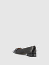 Sapatos com Fivela em Preto